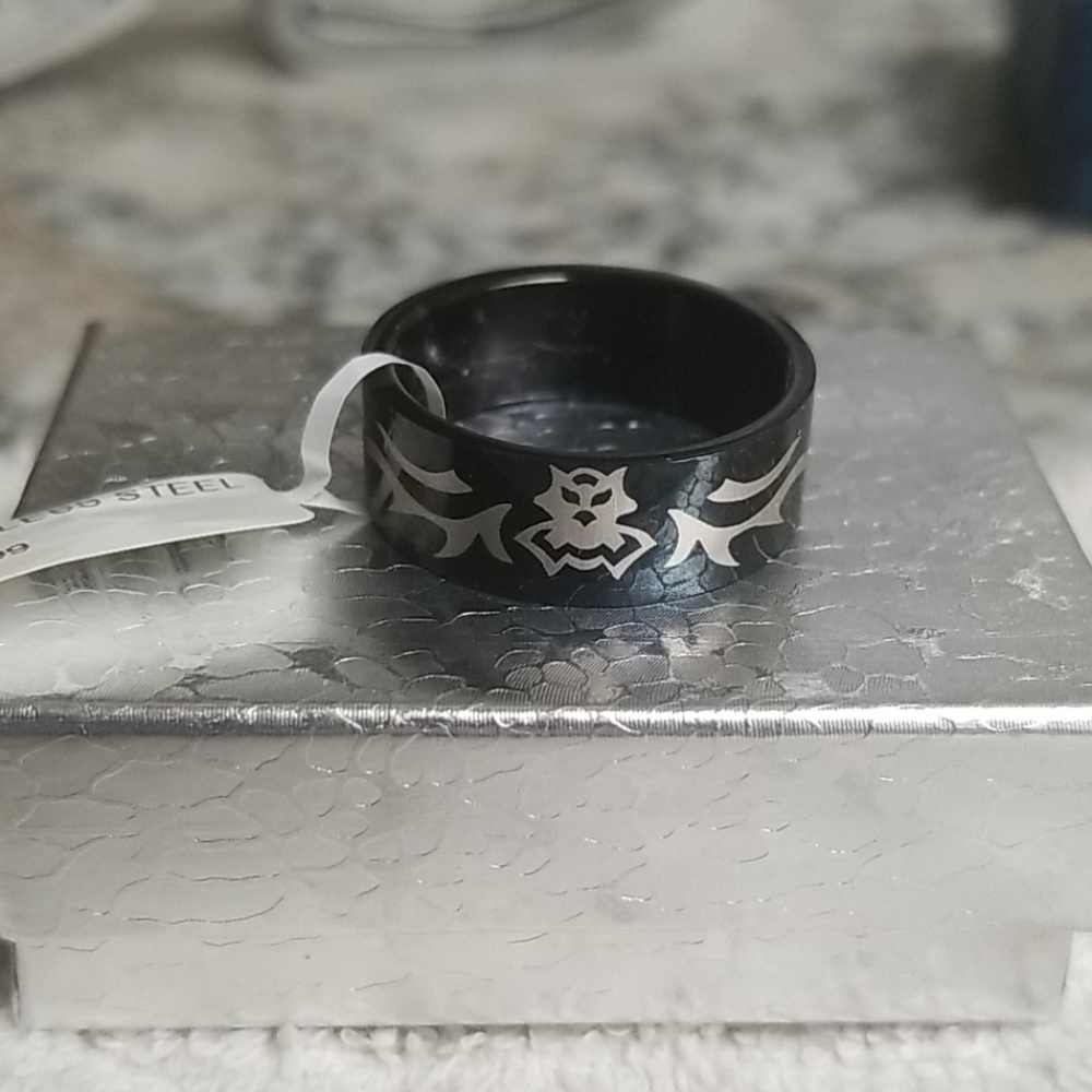 Gothic band ring